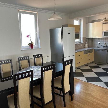 Spacious 3-Bedroom Condo Next To City Center Pristina Exterior foto