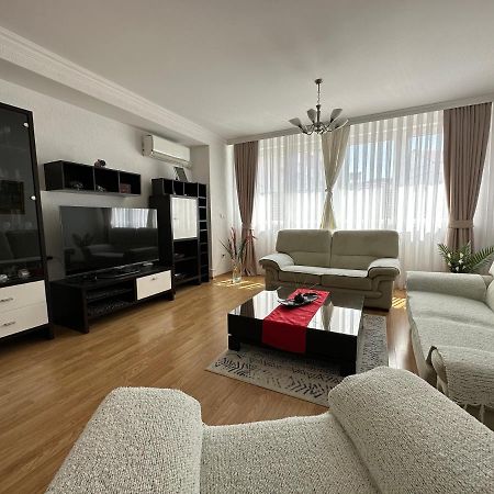 Spacious 3-Bedroom Condo Next To City Center Pristina Exterior foto