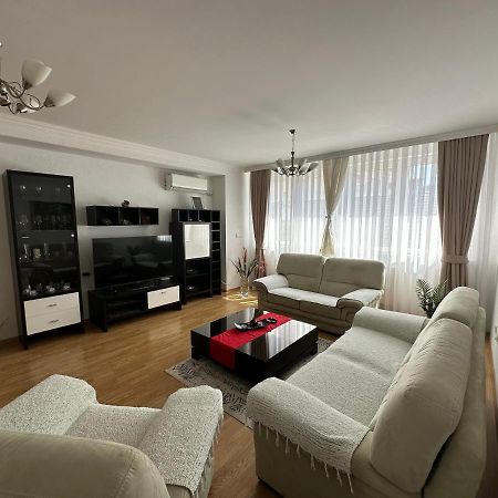Spacious 3-Bedroom Condo Next To City Center Pristina Exterior foto