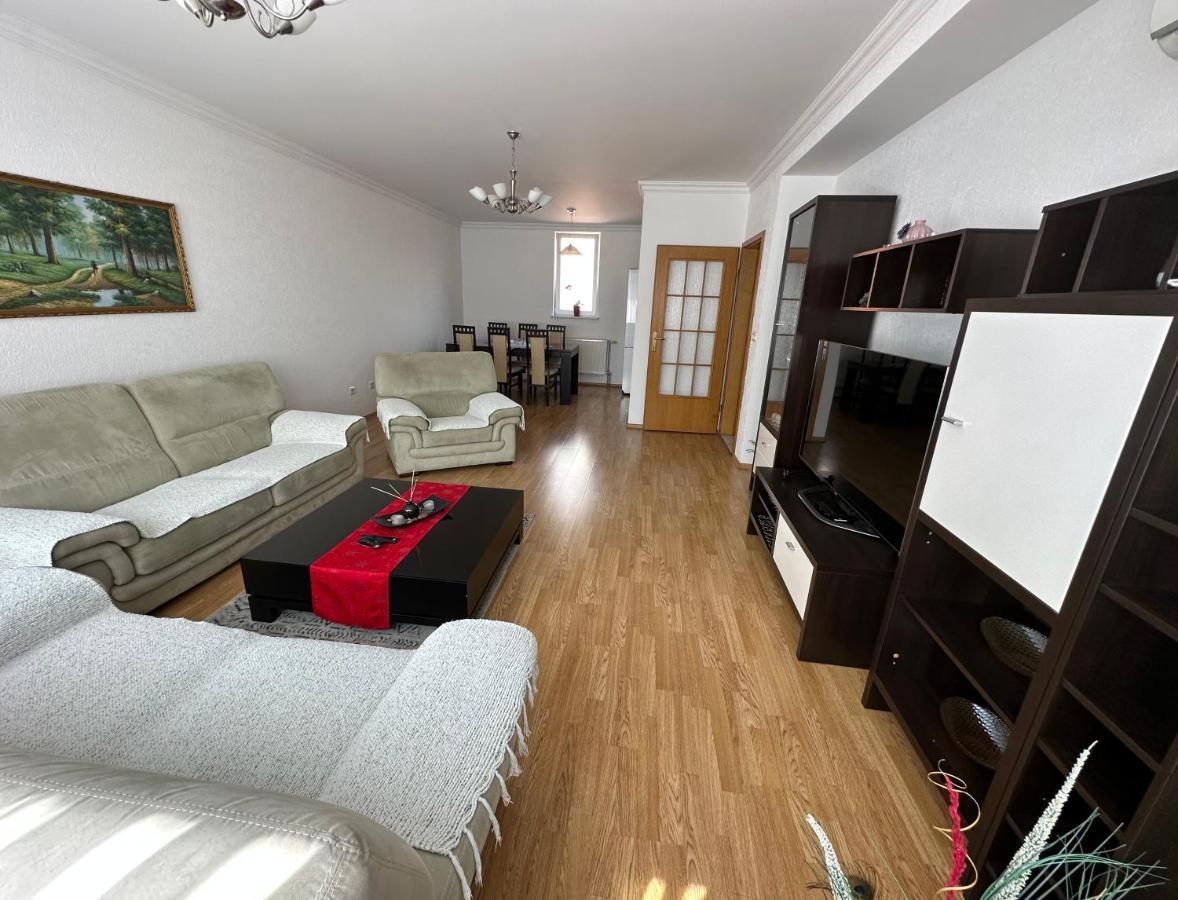 Spacious 3-Bedroom Condo Next To City Center Pristina Exterior foto