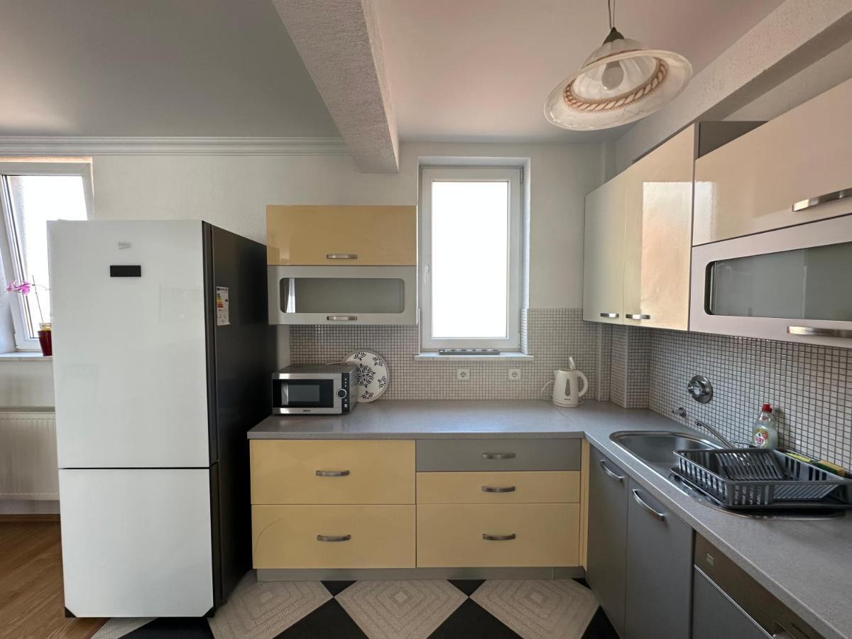 Spacious 3-Bedroom Condo Next To City Center Pristina Exterior foto