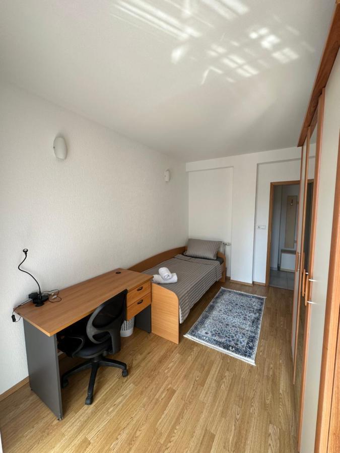 Spacious 3-Bedroom Condo Next To City Center Pristina Exterior foto