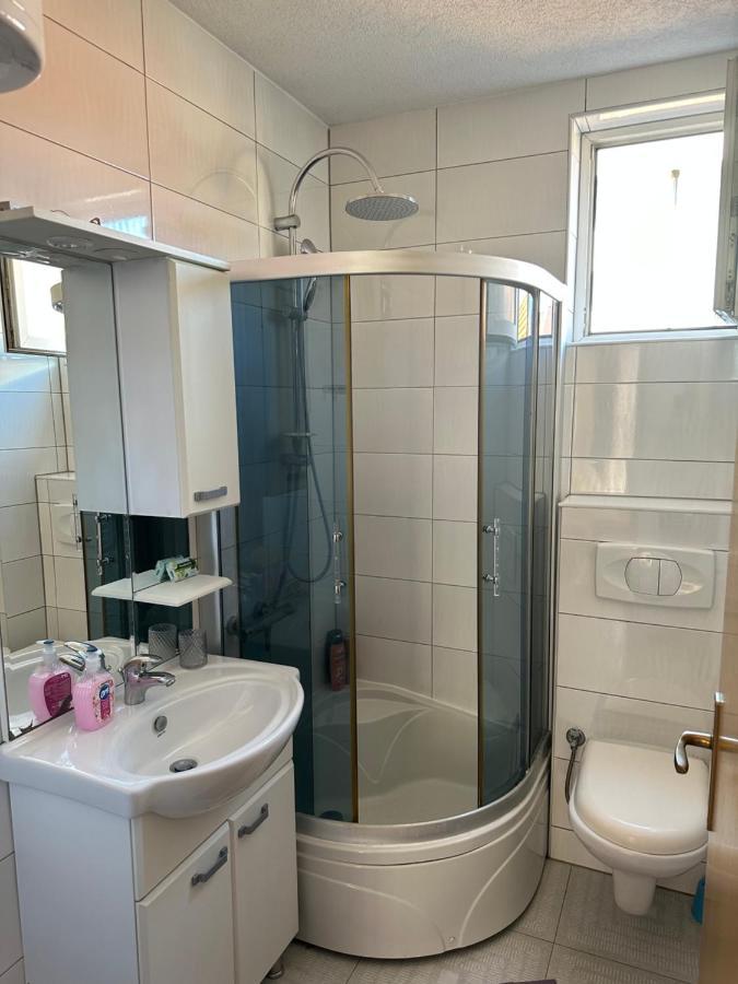 Spacious 3-Bedroom Condo Next To City Center Pristina Exterior foto