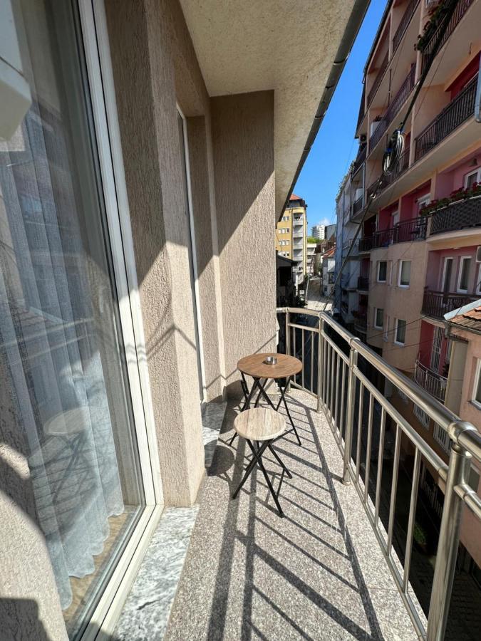 Spacious 3-Bedroom Condo Next To City Center Pristina Exterior foto