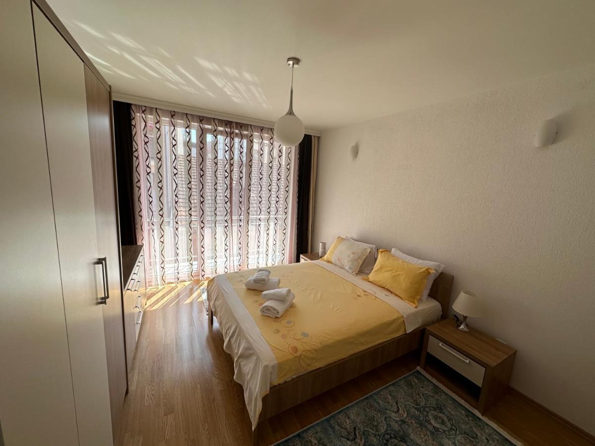 Spacious 3-Bedroom Condo Next To City Center Pristina Exterior foto