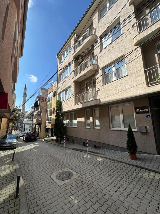 Spacious 3-Bedroom Condo Next To City Center Pristina Exterior foto